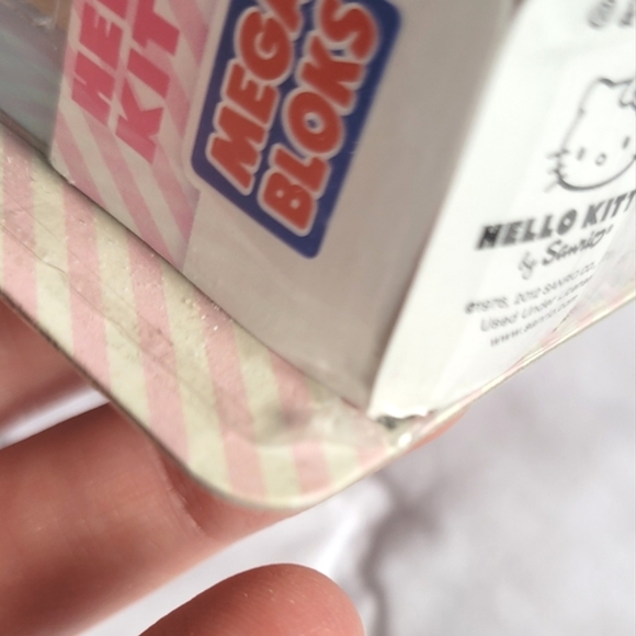 3/$15 🌸 Hello Kitty Mega Bloks: Beach - Picture 4 of 5